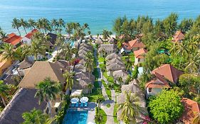 Coco Cottage Beachfront Resort